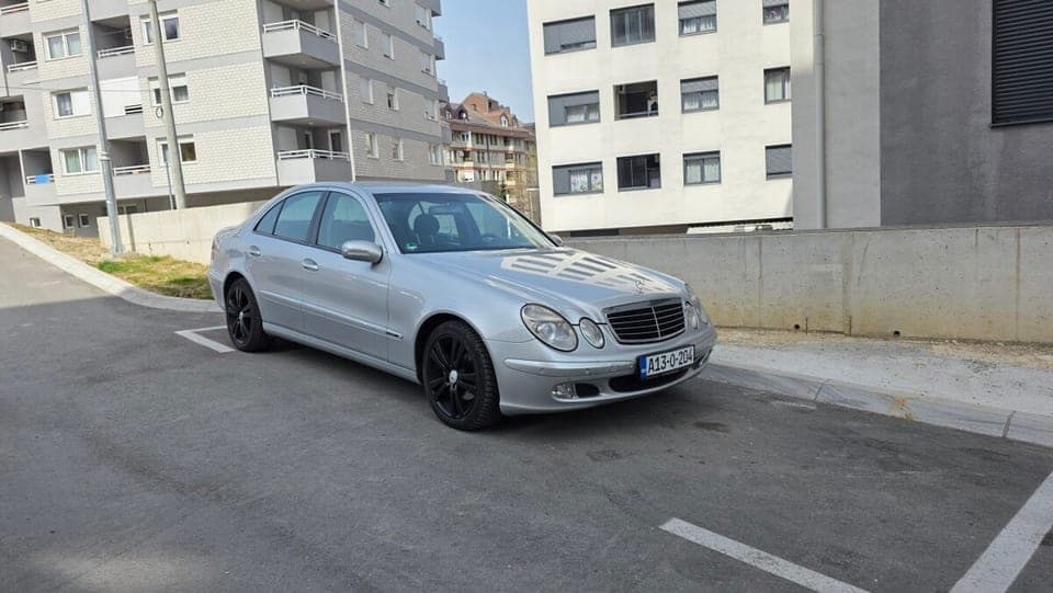 Mercedes-Benz 220 2004 Banja Luka 1