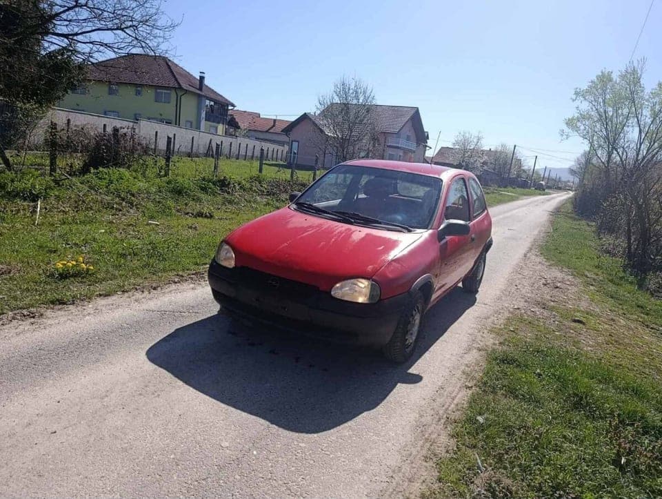 Opel Corsa 2000 Živinice 1