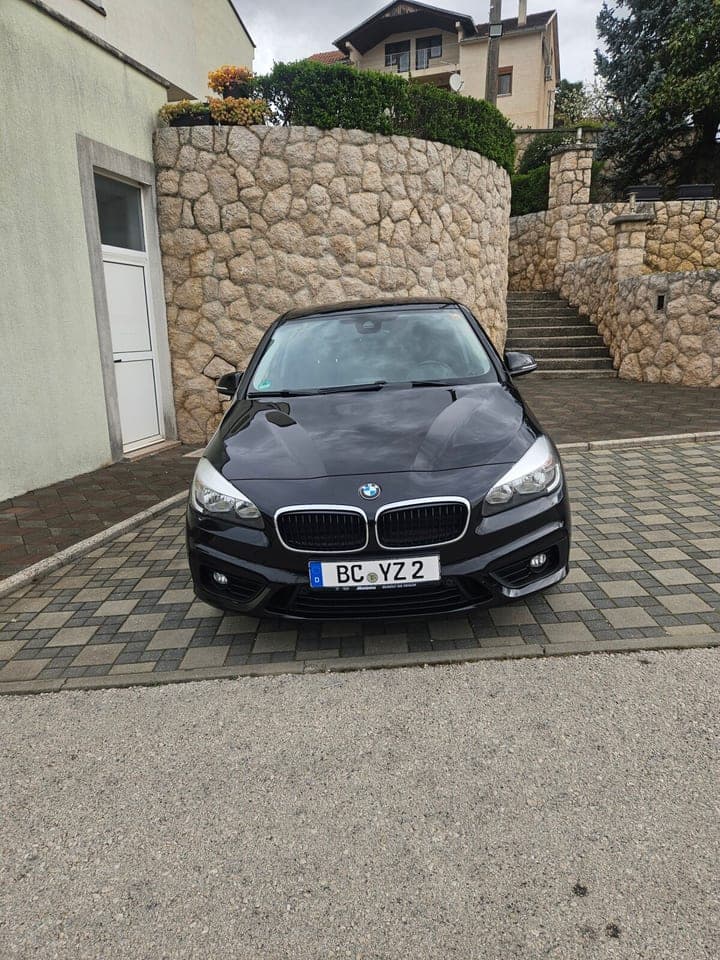 BMW 218 2016 Grude 1