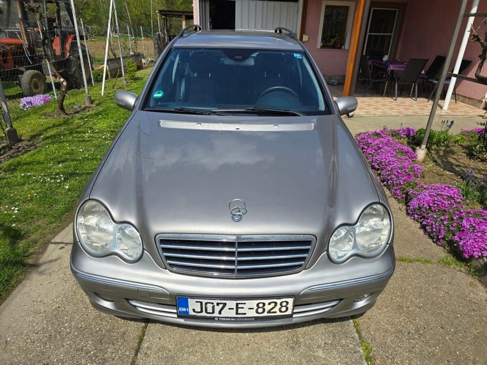 Mercedes-Benz 220 2006 Banja Luka 1