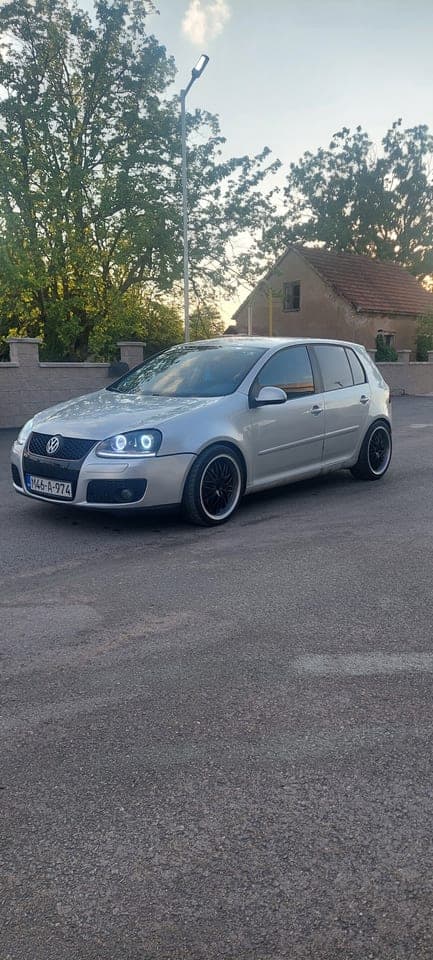 Volkswagen E-Golf 2004 Derventa 1
