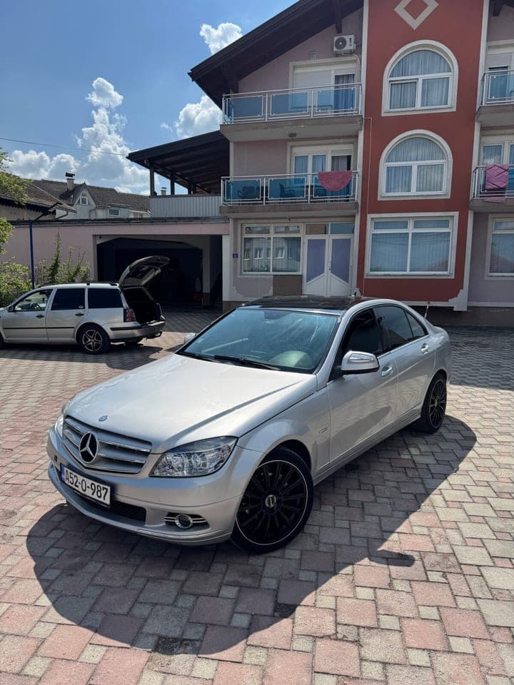 Mercedes-Benz 220 2008 Velika Kladuša 1