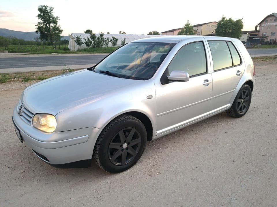 Volkswagen E-Golf 2002 Kalesija 1