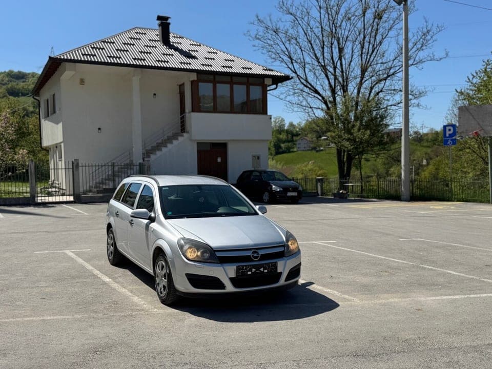 Opel Astra 2005 Sarajevo 1